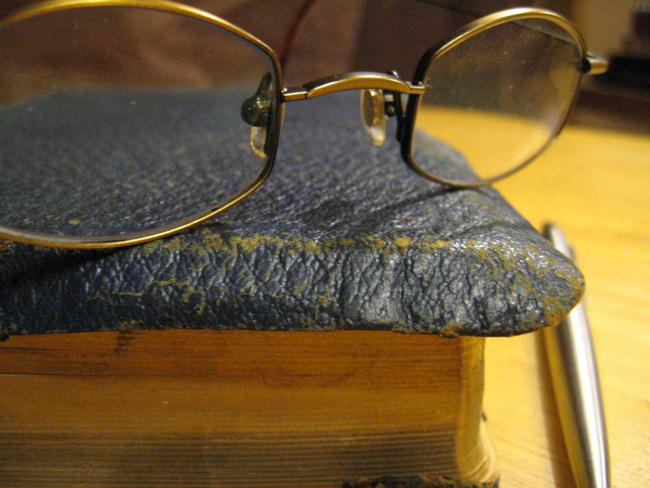 glasses, old, book, spectacles, vintage, retro, reading aid, brown reading