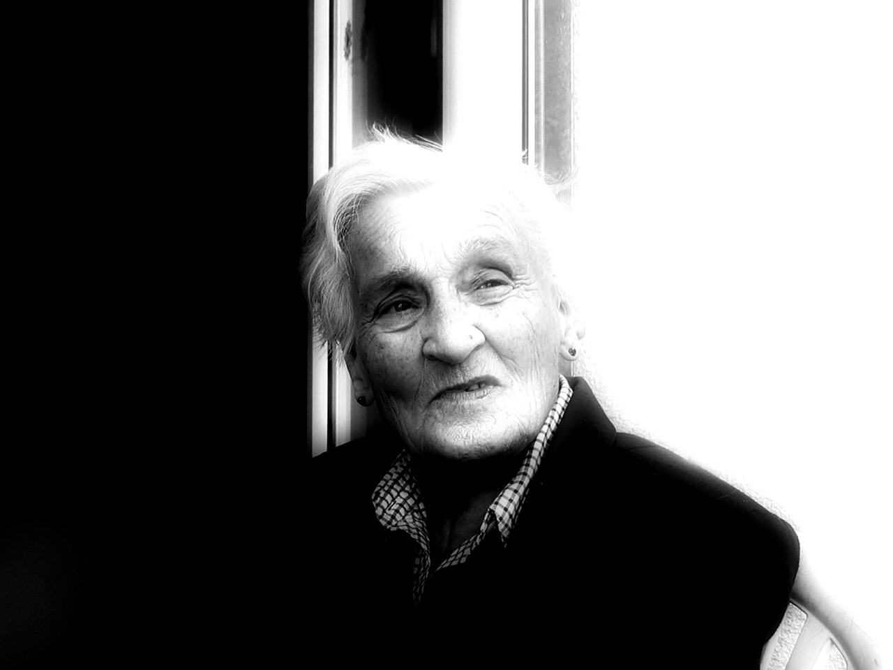 altersheim, demenz, frau, alt, alter, alzheimer, altenheim, altenpflege, altersflecken, angehörige, angst, betreuung, charakter, denken, falten, geist, gesicht, gesundheit, krankheit, mensch, oma, pflege, pflegebedürftig, pflegebedürftige, pflegefall, pflegekosten, senioren, verkalkung, versorgung