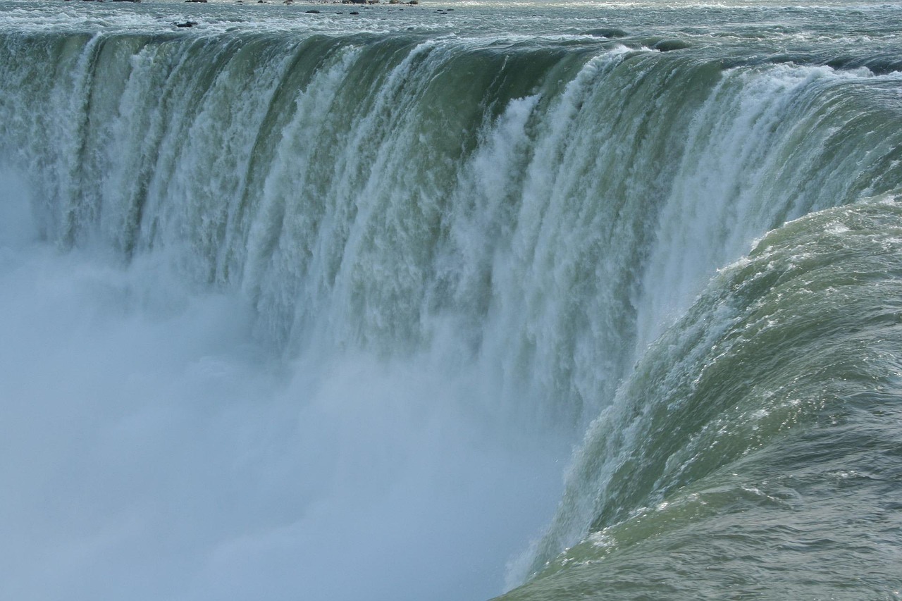 niagara watervallen, canadees, hoefijzer, watervallen, water, natuur, vallen, sterk, krachtig, stroomt, stromend, toneel, landschap, canada, amerikaans, toerisme, aantrekkingskracht, bekend, aantrekkelijk, groot, blauw waterval