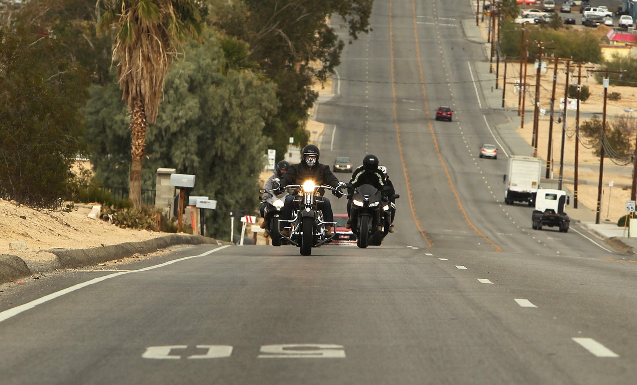 twentynine palms, kalifornien, natur, motorräder, fahrräder, straße, autobahn, außerhalb, bäume, fahrzeuge, männer, reiten, vergnügen, erholung, braun-straße