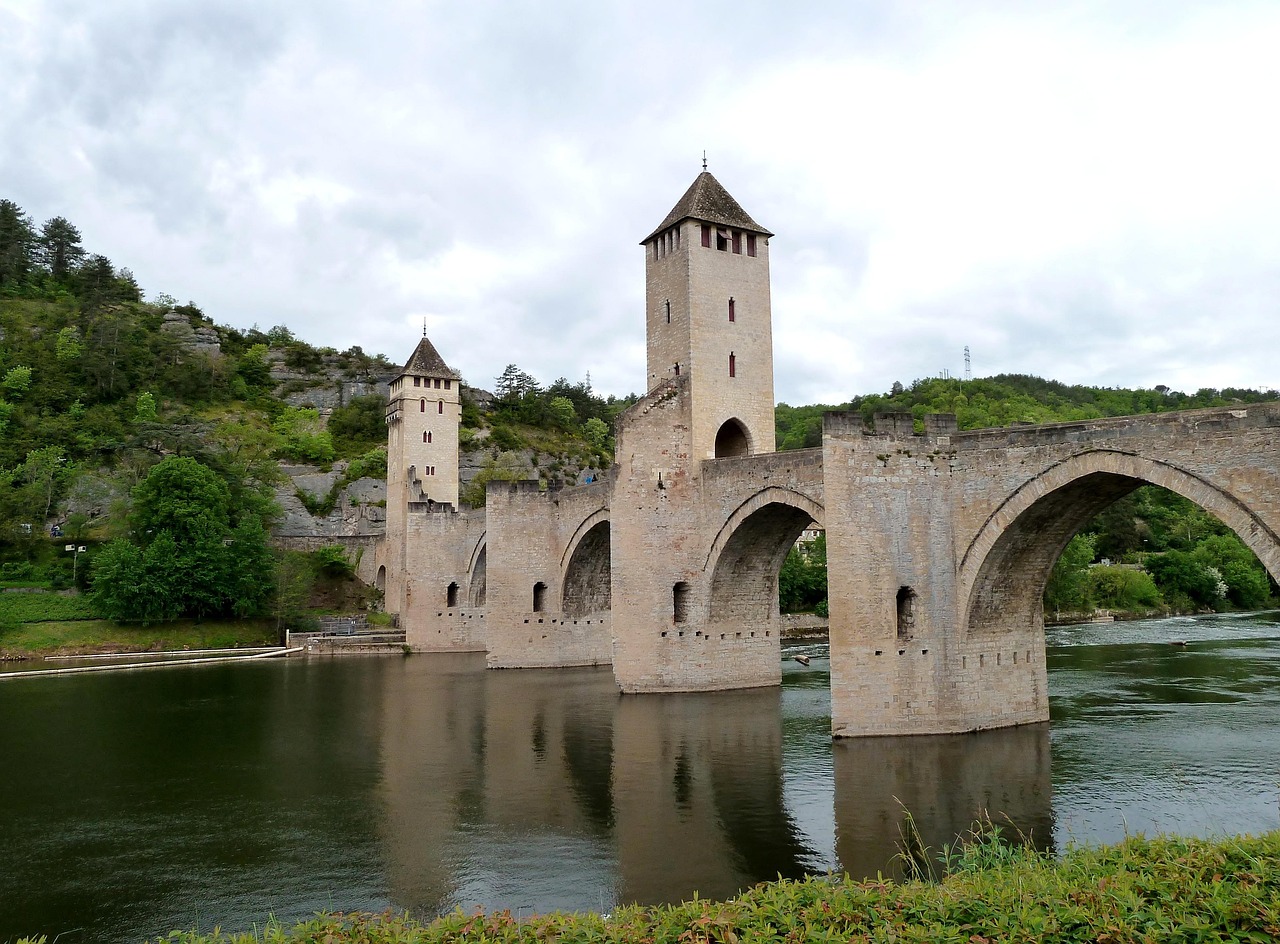 cahors, γαλλία, γέφυρα, πύργοι, ορόσημο, ιστορικός, πέτρα, αρχιτεκτονική, ποτάμι, νερό, αντανακλάσεις, φύση, έξω, βουνά, δέντρα, θεαματικός, χώρα, εξοχή, αγροτικός, καλοκαίρι, άνοιξη