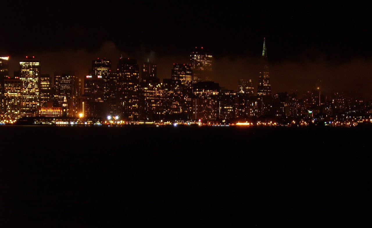 san, fransisco, usa, kalifornien, wasser, sehenswürdigkeiten, nacht, architektur, lichter, gebäude, dunkel, stadtbild, horizont, hohe gebäude, wolkenkratzer, stadt, turm, fassade, natur, schwarze stadt, schwarze gebäude