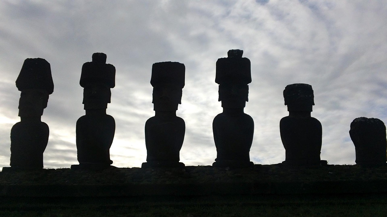 moai, insula paștelui, statuie, paști, insulă, stâncă, sculptură, piatră, reper, cultură, ruine, vechi, istorie, istoric, monument, structura, gri istorie, piatră gri, gri cultură, gri vechi, gri insula, gri piatra