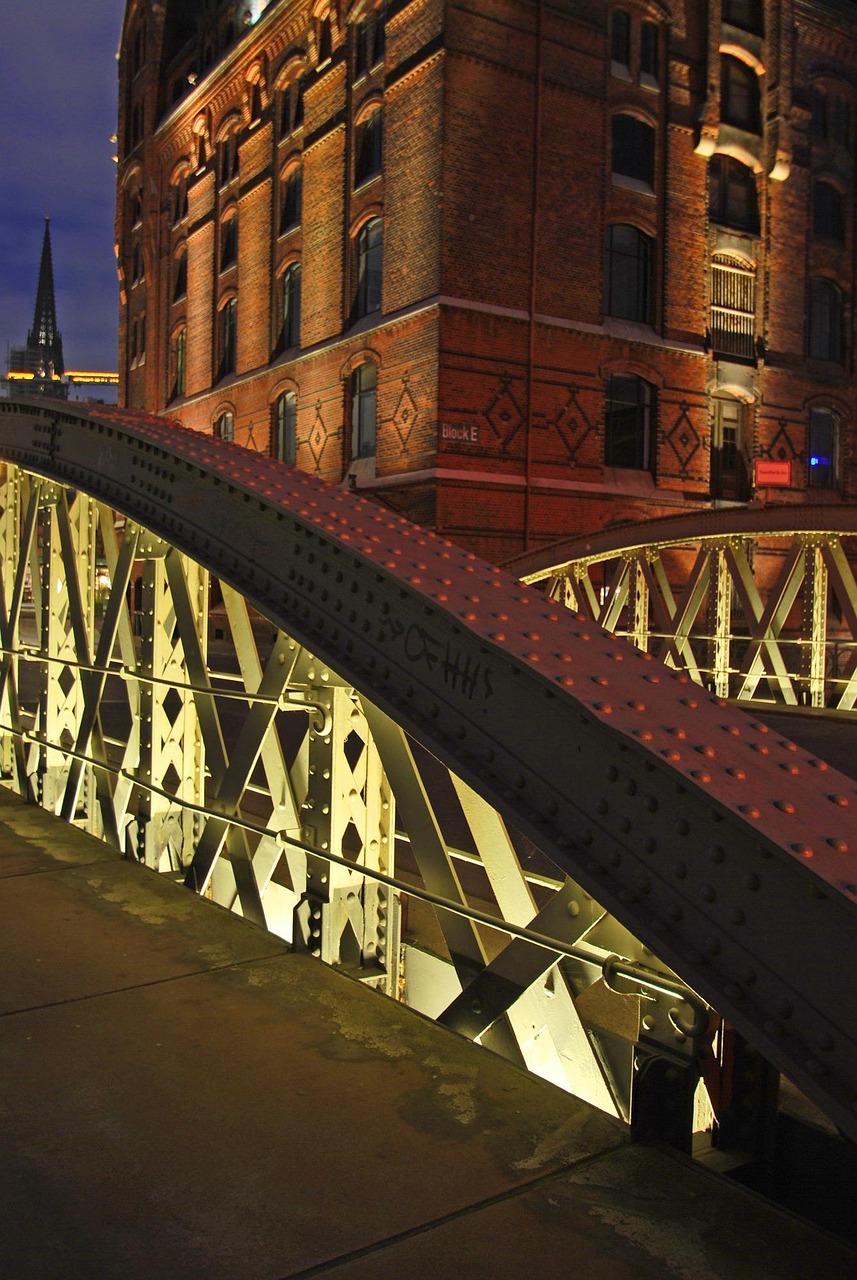 illan tunnelma, hampuri, speicherstadt, silta, vanha speicherstadt, yö laukaus, rakennus, satamaan, valaistu, varasto, varastot, kehrwieder