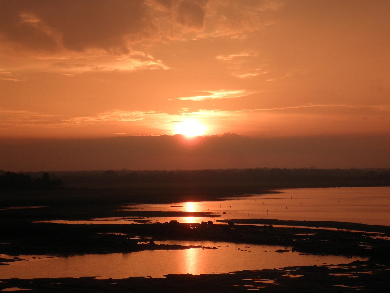 sonnenuntergänge, orange, himmel, bewölkt, feurig, rot, glühend, sonne, leuchtenden, glänzend, stern, sonnenschein, sonnenlicht, hell, bunt, dämmerung, abends, wasser, länder, reflexionen, reflektierende, flüsse, teiche, horizont, sonnenaufgang, morgen, szenisch, landschaft, landschaften, dramatisch, natur