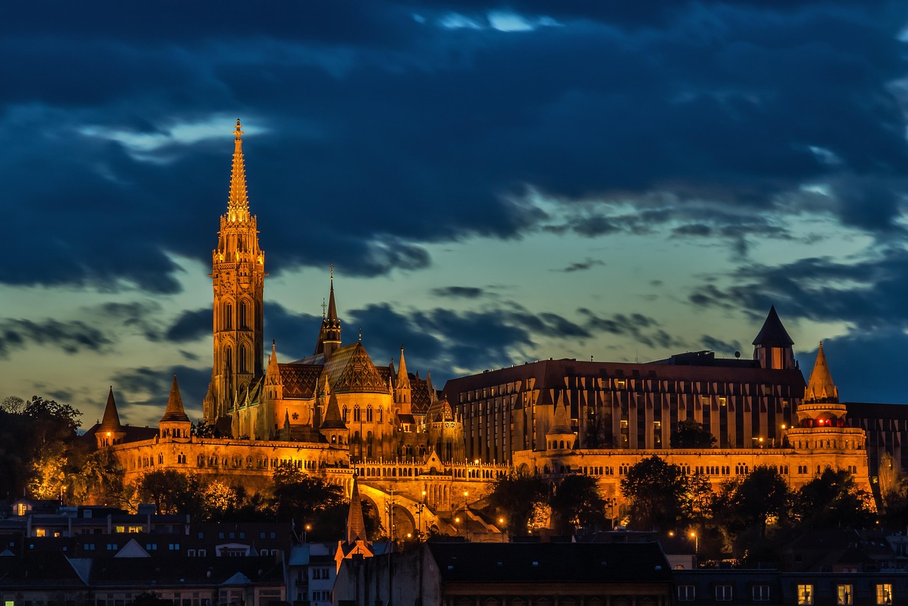budapeste, igreja, arquitetura, luzes, noite, igreja matthias, gótico, monumento, torre, edifícios, iluminado, crepúsculo, castelo buda, igreja de nossa senhora, histórico, marco, hungria, budapeste, budapeste, igreja, igreja, igreja, igreja, igreja