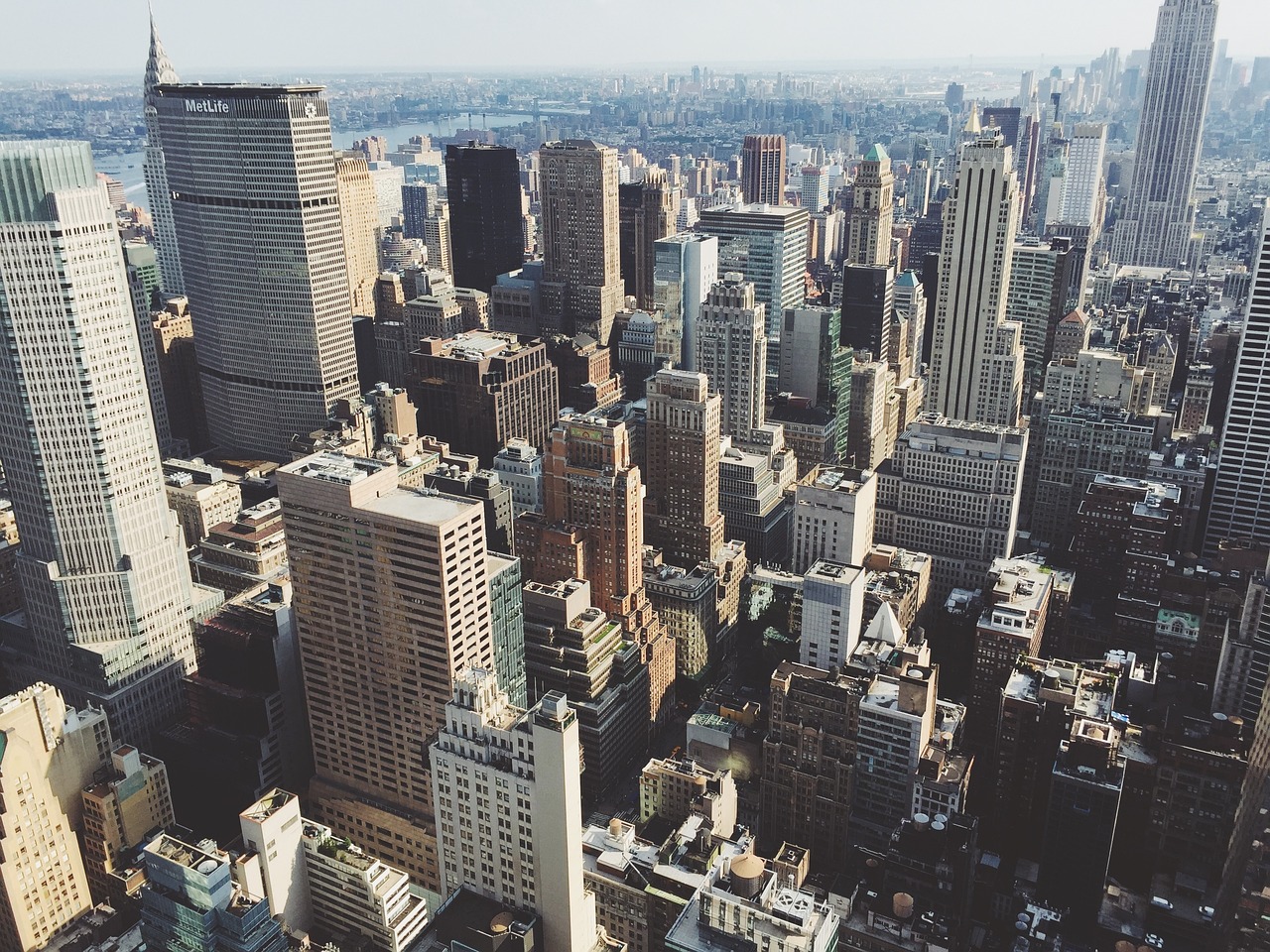 nyc, new york city, bygninger, tårne, høje stiger, skyskrabere, bybillede, arkitektur, by, centrum, grå by, grå nyhed, nye grå