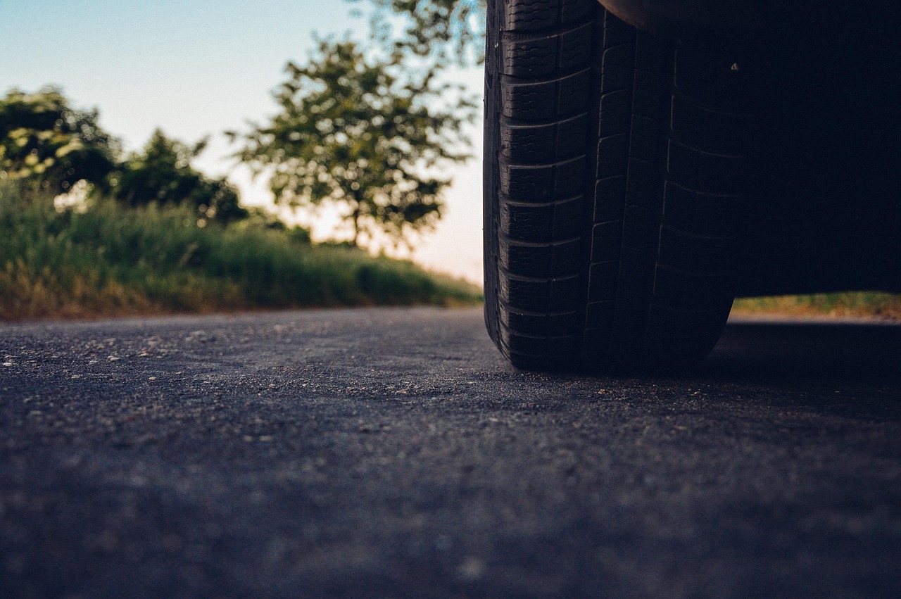 auto, strada, pneumatico, asfalto, veicolo, sfondi per auto, guidare, guida, ruota, road trip, viaggio, autostrada, trasporto, automobile, gomma da cancellare, settore automobilistico