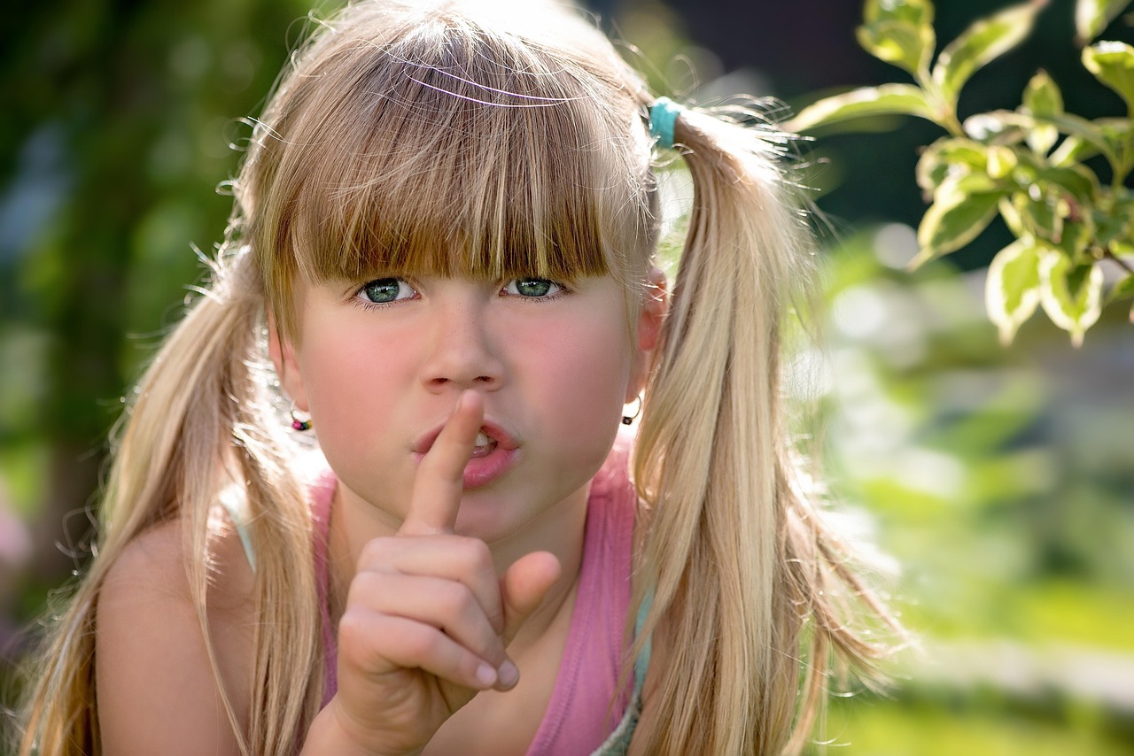 persoon, menselijk, kind, meisje, blond, lang haar, gezicht, weergave, rustig, buitenshuis, portret, close-up, kind, kind, kind, kind, kind, gezicht, gezicht, gezicht, rustig, portret