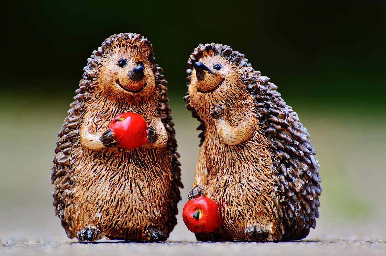 hedgehog, characters, fun, cute, few, apple, nature, decoration, happy, funny, figure, animal, artificial stone