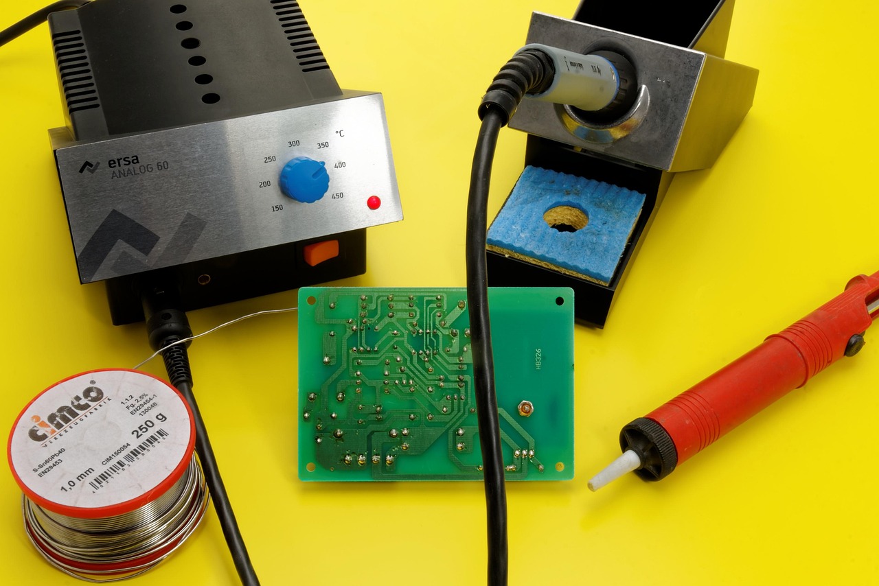löten, lötstation, zinn, platine, elektronik, elektrotechnik, technik, stromkreis, elektroniker, leiterbahn, löten, löten, löten, löten, löten, lötstation, elektrotechnik, elektrotechnik