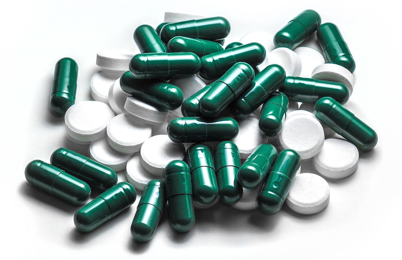 bow, medicine, medical, pill, health, apothecary, pharmacist, flu, substance, illness, therapy, prescription, pharmacy, doctor, a doctor, the doctor, medic, headache