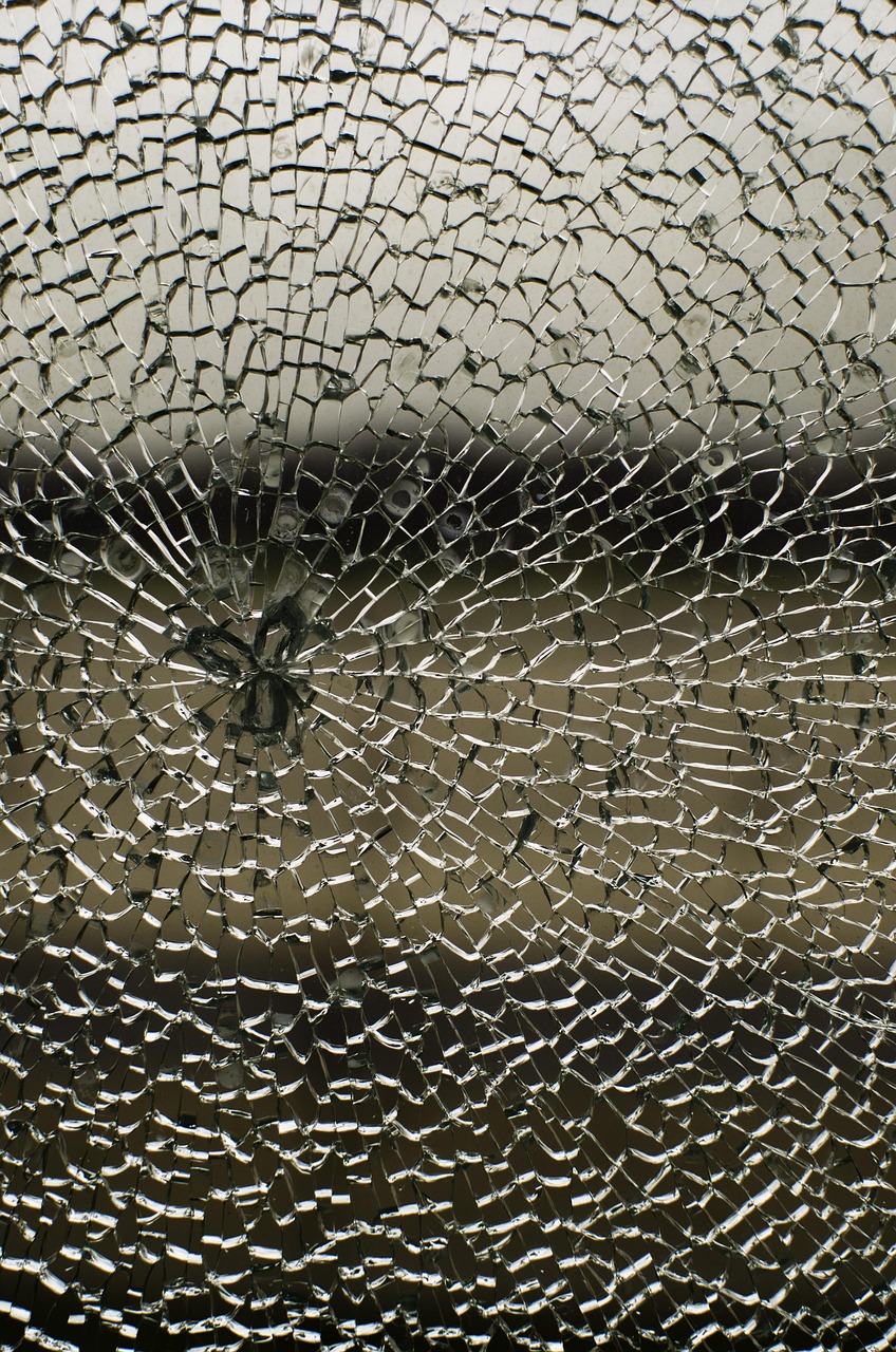 pane, contusion, the destruction of the, rupture, break, pieces, broken glass, contusion, contusion, contusion, contusion, contusion