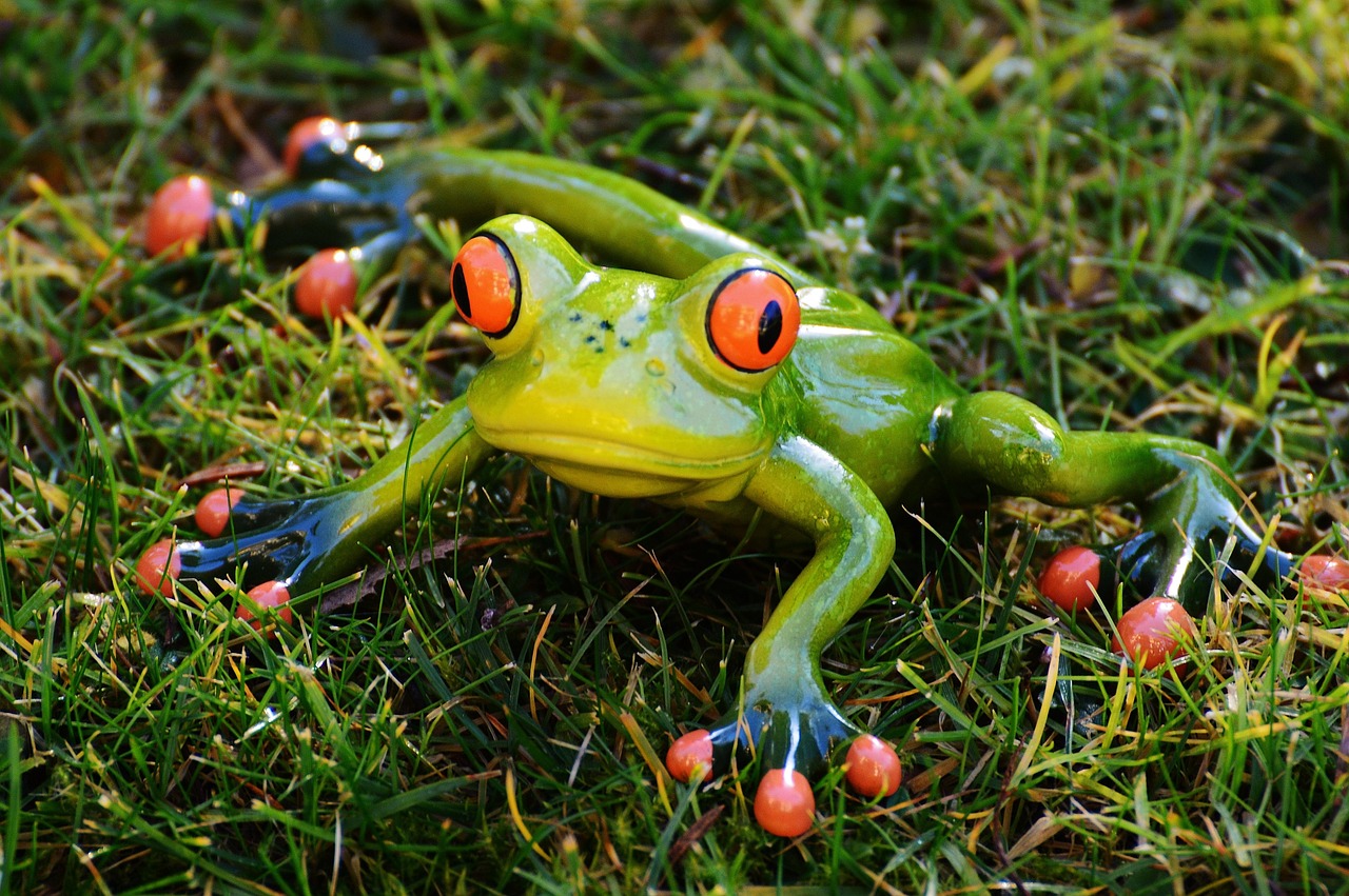 frog, meadow, figure, animal, green, nature, cute, fun, funny, artificial stone