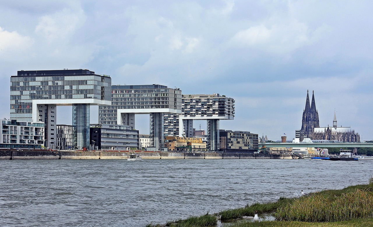 nostureita, arkkitehtuuri, kölnin tuomiokirkko, köln, moderni, rakennus, lasimaalaus, moderni arkkitehtuuri, talo, rein joki, rein, rheinauhafen, panoraama, saksa, vesillä, virtaus, pilvenpiirtäjät, taloja, toimistorakennukset asuinrakennukset, toimistorakennus, maailmanperintö, dom, teräsrunkorakenne, näyttävä, upea rakennuksen muoto, reinblick, tullisatama, tektoninen käsite, historiallinen keskusta