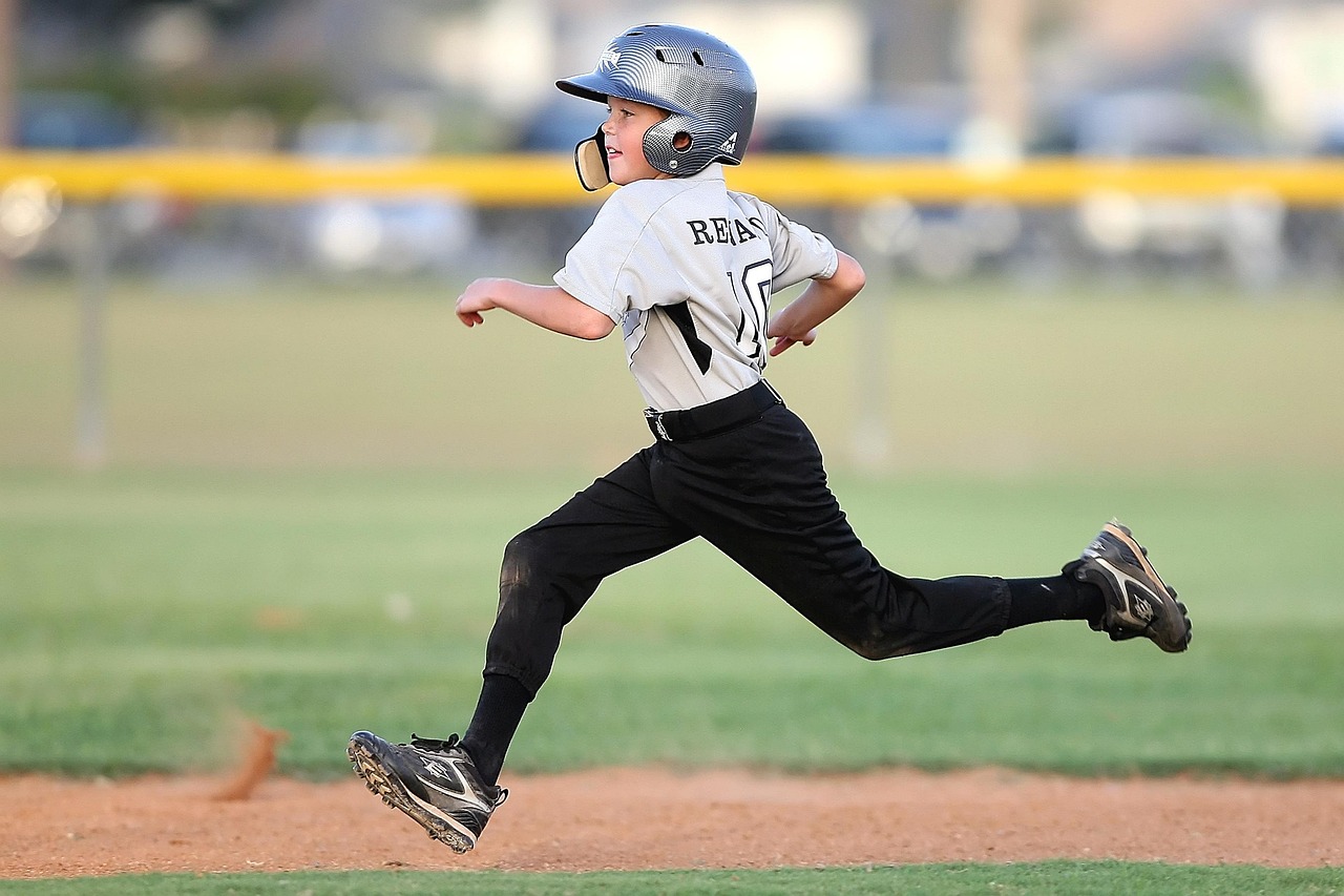 baseball, player, running, sport, uniform, field, game, athlete, young, league, grass, nature, action, helmet, bases, competition, outdoors, playing, activity, motion, run, kid, stride