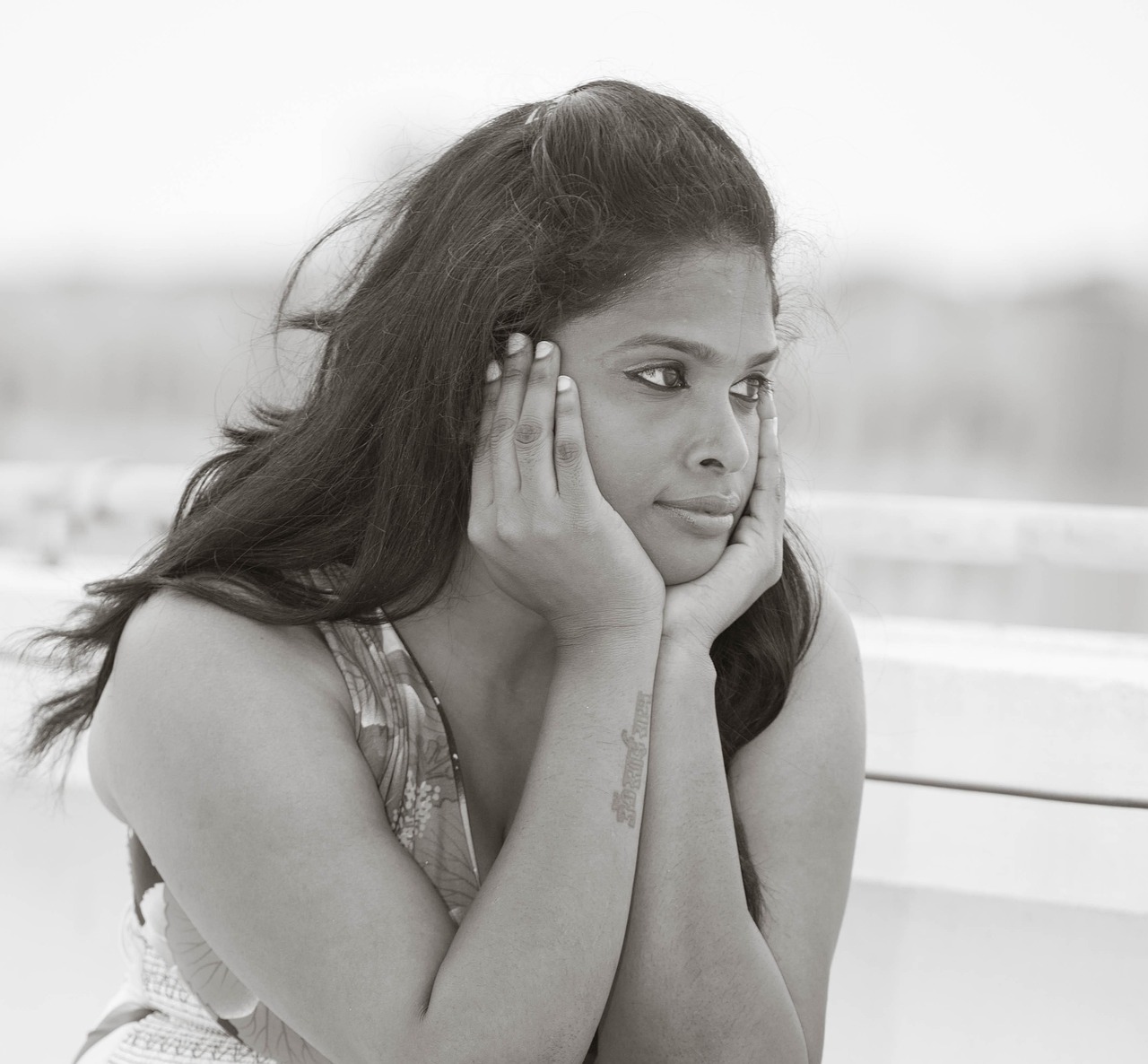 femme, coeur brisé, fille triste, fille, visage, triste, indien, noir et blanc, gris coeur