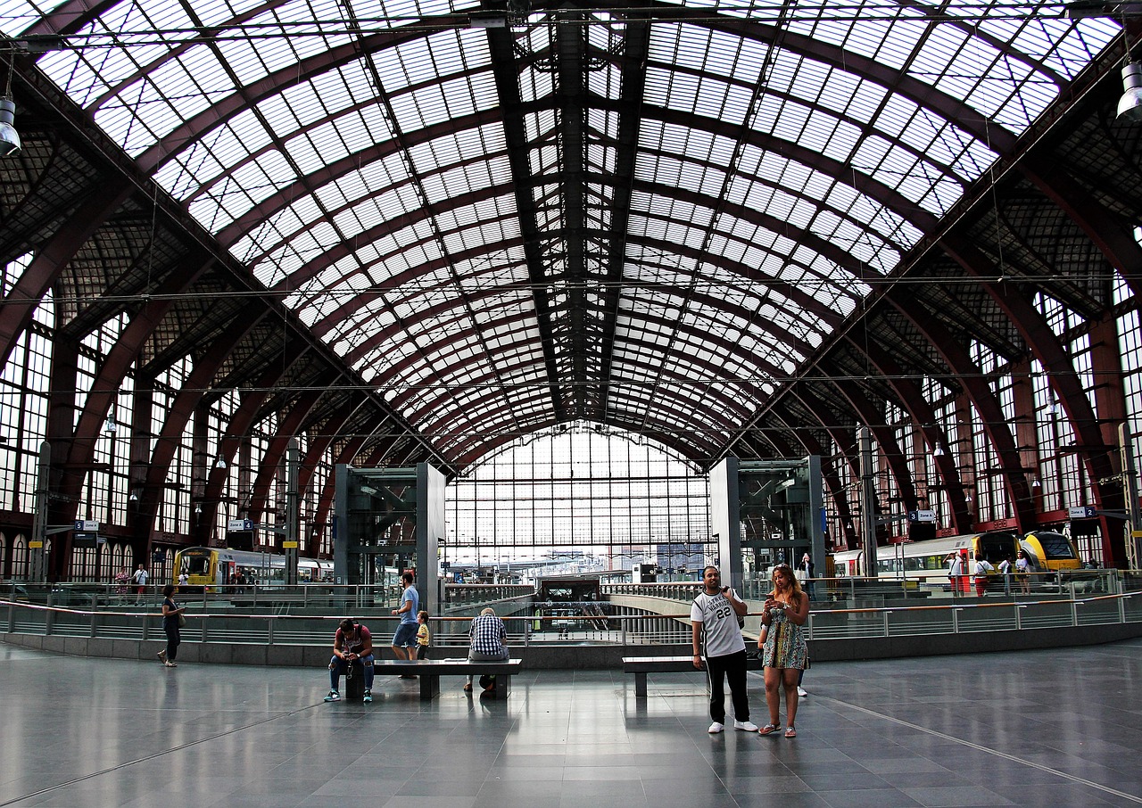 station, hall de gare, salle, les trains, rail, chemin de fer, gare centrale, voyager, architecture, adieu, départ, des pistes, circulation, plate-forme, transport ferroviaire, imeuble, arrivée, gens du voyage, voyageurs en train, toit rond, fer à repasser, construction de fer, a volé, construction en acier, un verre