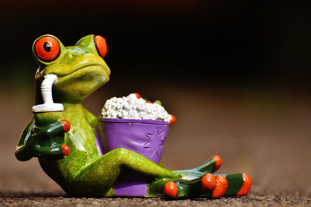 frog, movie theater, popcorn, fun, cute, figure, funny, nibble, snack food, frogs, movie theater, popcorn, popcorn, popcorn, popcorn, popcorn