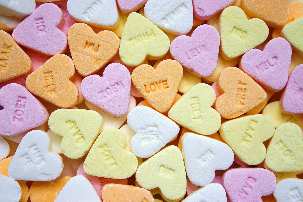 candy, hearts, food, free wallpaper, full hd wallpaper, hd wallpaper, love, 4k wallpaper, treat, windows wallpaper, snack, mac wallpaper, laptop wallpaper, wallpaper 4k, 4k wallpaper 1920x1080, cool backgrounds, temptation, free background, beautiful wallpaper, sweet, desktop backgrounds, wallpaper hd, delicious, tasty, colorful, background