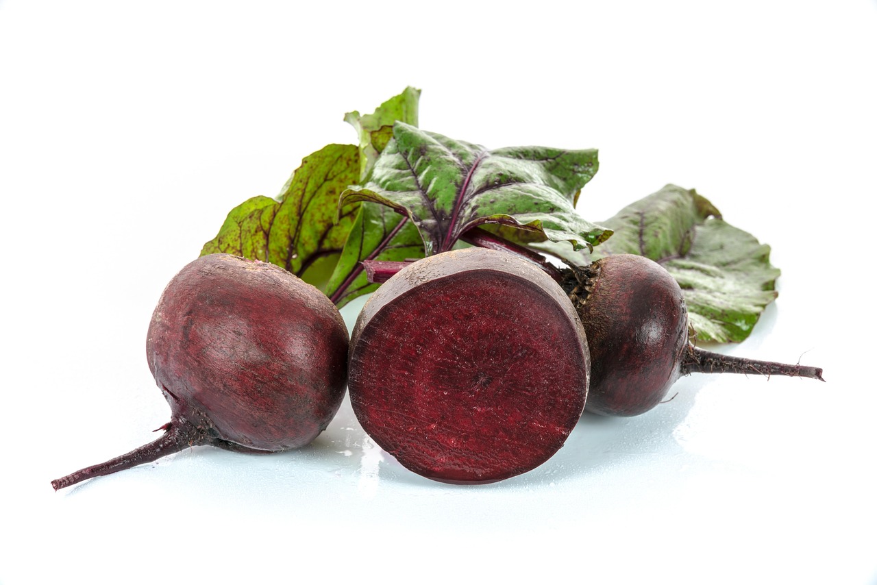 červená řepa, zelenina, listy, kuchařský blog, zdravý životní styl, vitamíny, zeleninová šťáva, vegetariánství, veganství, antioxidanty, spiknutí, zemědělství, sklizeň, příroda, ekologický, přírodní, bez hnojiv, žádné chemikálie, domácí produkce