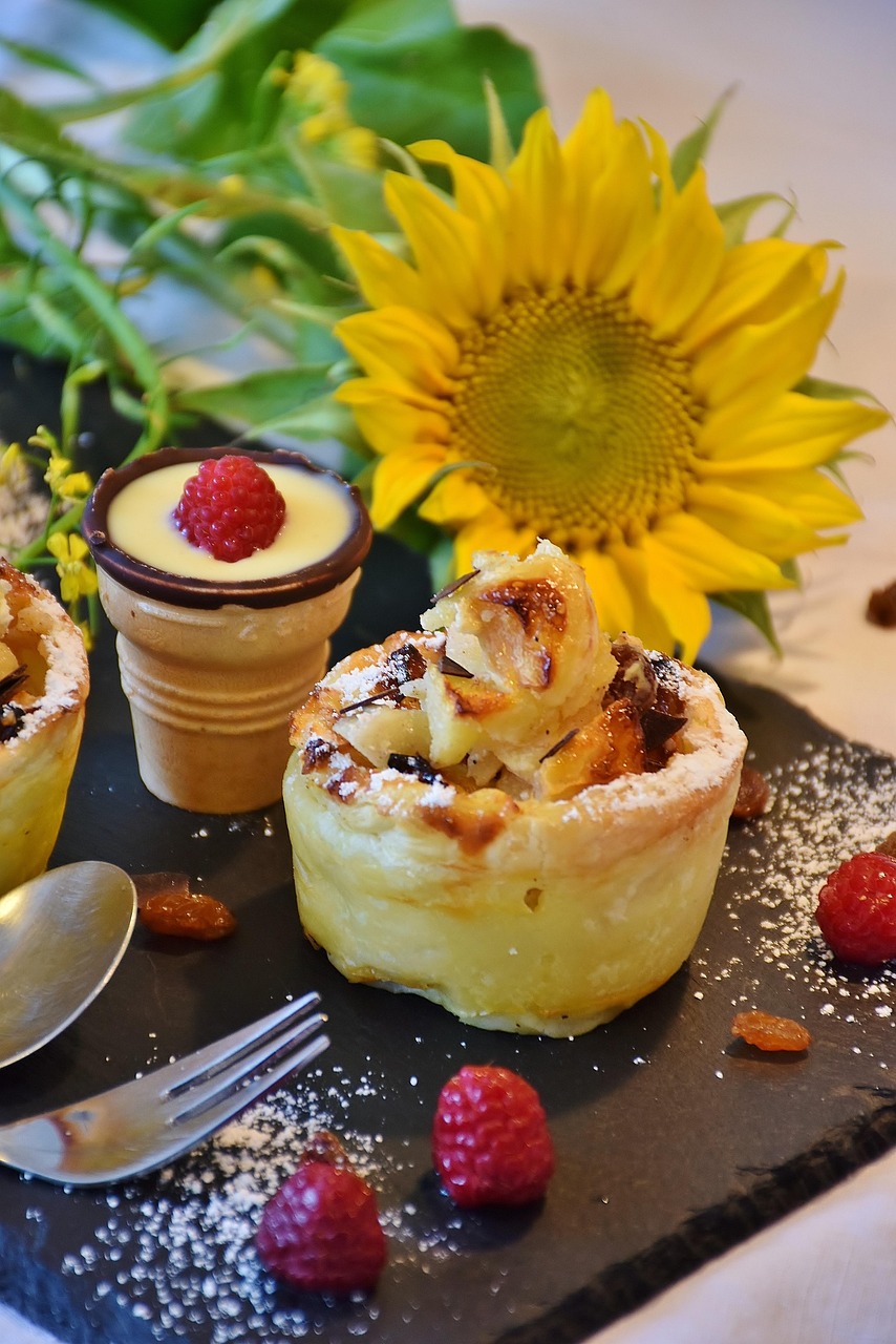 strudel, apfelstrudel, apfelmuffin, muffin, himbeeren, dessert, süßigkeit, schlemmen, backen, zucker, geniessen, nachspeise, süß, süßspeise, lecker, nachtisch, lebensmittel, süßes, kuchen, beeren, vanillesauce, vanille, vanillezucker, mandeln, genuss, zubereitung, gebäck, nahrung, backwaren, apfelstrudel, apfelstrudel, apfelstrudel, apfelstrudel, apfelstrudel, nachspeise, nachtisch, nachtisch, nachtisch