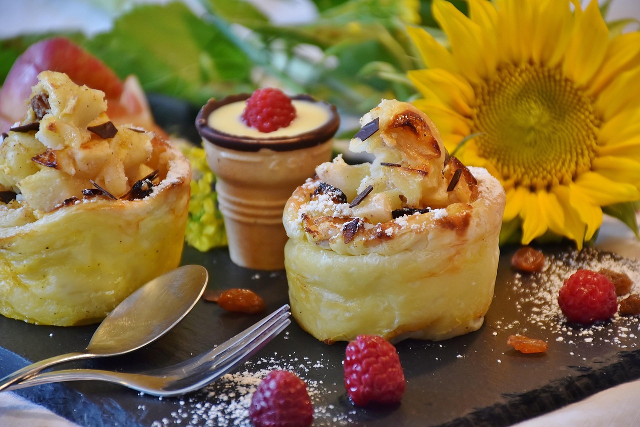 strudel, apfelstrudel, apfelmuffin, muffin, himbeeren, dessert, süßigkeit, schlemmen, backen, zucker, geniessen, nachspeise, süß, süßspeise, lecker, nachtisch, lebensmittel, süßes, kuchen, beeren, vanillesauce, vanille, vanillezucker, mandeln, genuss, zubereitung, gebäck, nahrung, backwaren, apfelstrudel, apfelstrudel, apfelstrudel, apfelstrudel, apfelstrudel, apfelmuffin, schlemmen