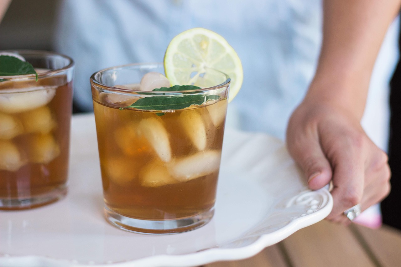 getränk, kalt, trinken, obst, glas, hand, eis, eistee, saft, zitrone, minze, person, erfrischung, tablett, eistee, eistee, eistee, eistee, eistee