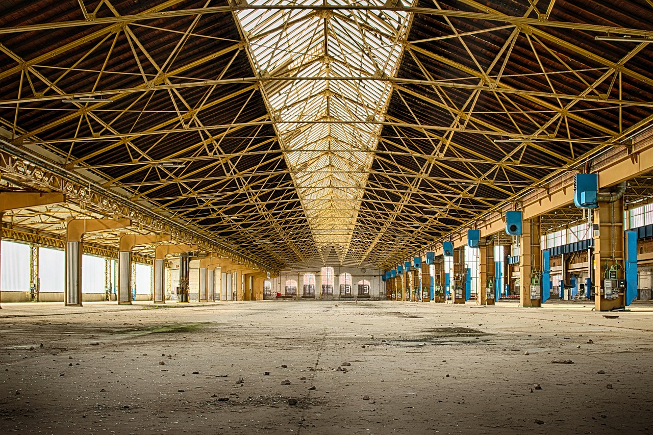 lost places, fabrik, verlassen, industriegebäude, urbex, fabrikgebäude, riesig, raum, symmetrie, spiegelung, konstruktion, gerüst, decke, halle, fabrikhalle, bauwerk, architektur, zerfall, verfallen, alt, industrie, verlassene orte, halle, halle, halle, halle, halle, fabrikhalle
