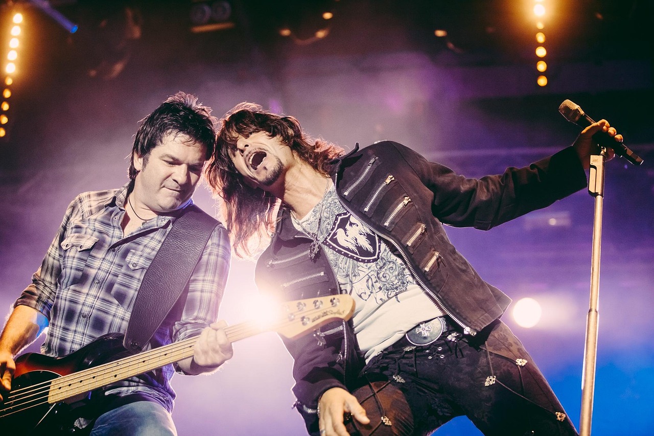 taśma, artysta, muzyka, spódnica, gotthard, gitara basowa, e gitara basowa, muzyk, smyczki, instrument strunowy, gwiazda rocka, grać na gitarze, muzyka rockowa, instrument, koncert, światła, etap, szwajcaria, festiwal, pod gołym niebem, aarberg