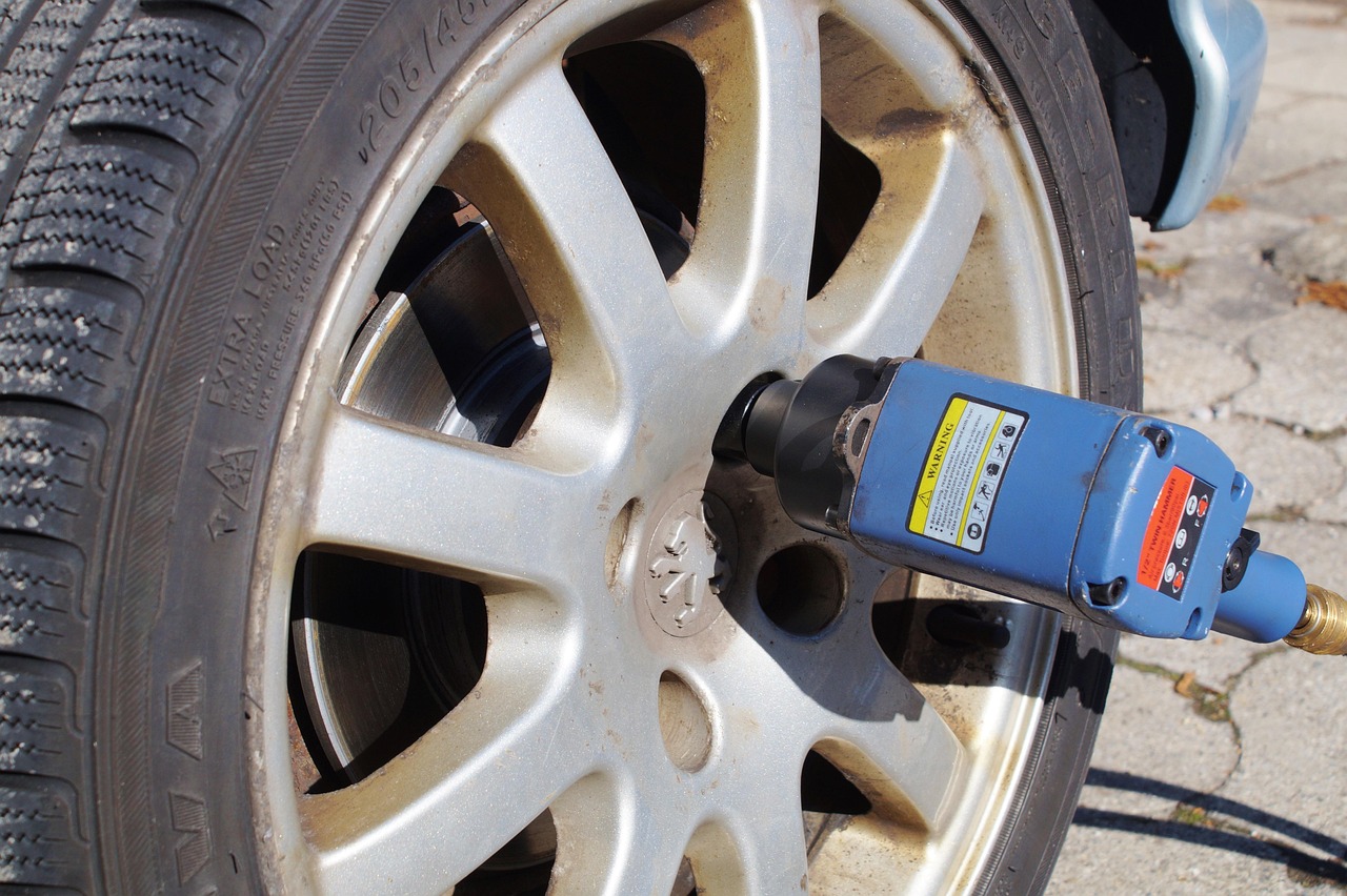 tire service, wheel change, aluminium rim, workshop, impact wrench, pneumatic screwdrivers, tire, impact wrench, impact wrench, impact wrench, impact wrench, impact wrench