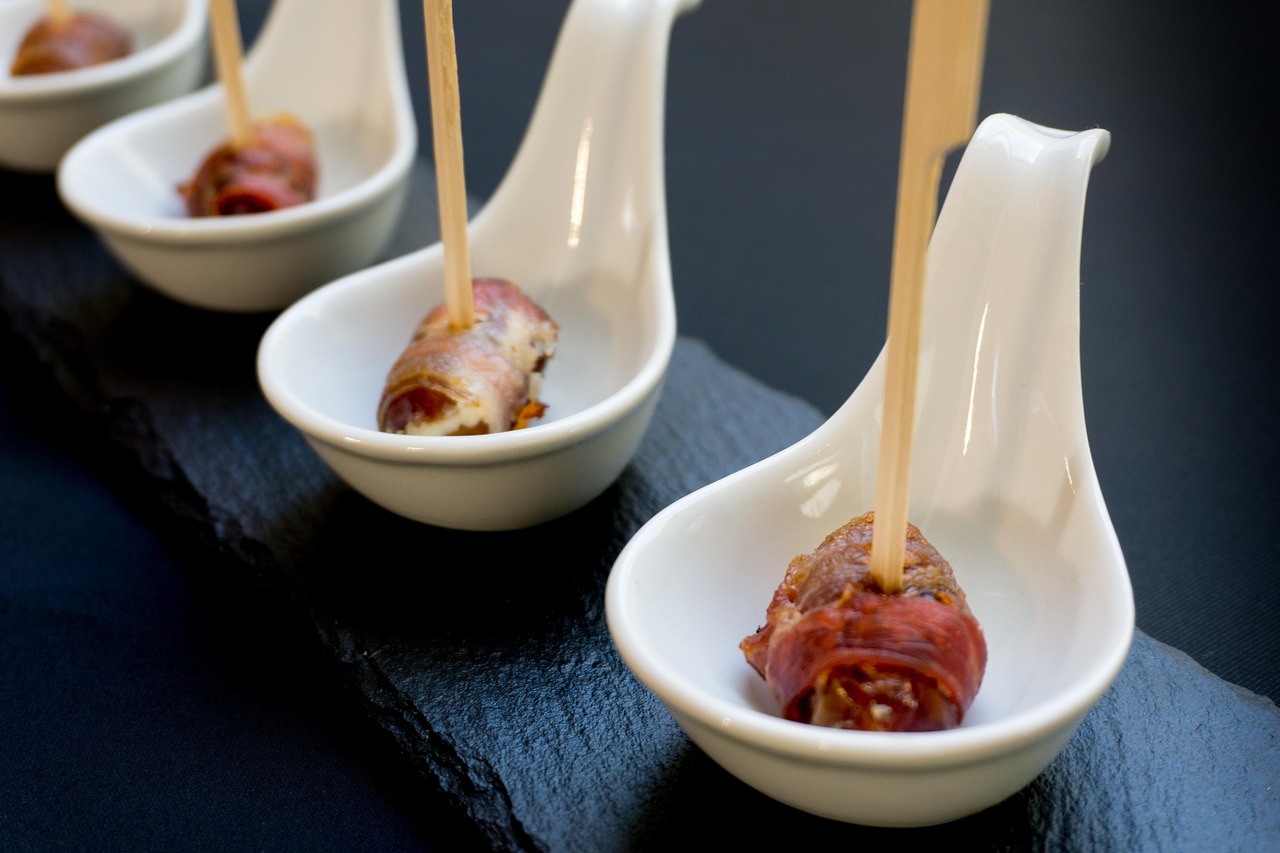 essen, kochen, küche, lebensmittel, zubereitung, lecker, party, feinschmecker, mahlzeit, koch, schmackhaft, ernährung, nahrung, datteln, speckmantel, speck, schiefertafel, schiefer, datteln, datteln, datteln, datteln, datteln, speckmantel, speckmantel