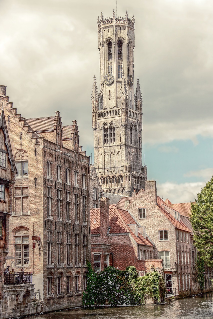 dzwonnica, wieża, brugia, kanał, romantyczny, historyczny, zwiedzać zabytki, historyczne centrum, idylliczny, fasady, architektura, średniowiecznego miasta, woda, miasto, pływ, malownicze, brugge, belgia, budynki, drogi wodne, sztuka budowy, kultura, piękny, pejzaż miejski, romans, turystyka, stary, stare miasto, kamieniarstwo, niebo, elewacje, stare budowle, most, kamienny most, lato, drzewa, budynek, antyczny, zabytkowe budynki, średniowiecze, kamienna ściana, obróbka hdr, steinweg, natura, karolina wenecja, światowe dziedzictwo, unesco, listę światowego dziedzictwa unesco, stulecie, zabytek kultury