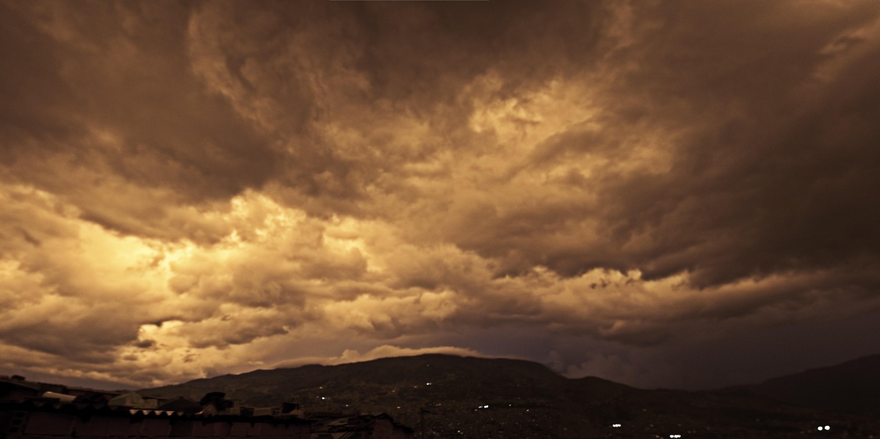 medellin, rețea, apus de soare, natura, soare, portocale, cer, orizont, frumos, nori, cloudporn, sunsetporn, razele solare, răsărit, toate apusuri de soare, skyporn, photooftheday, uimitor, superba, munţi, instagood, instasky, dragă, roșu