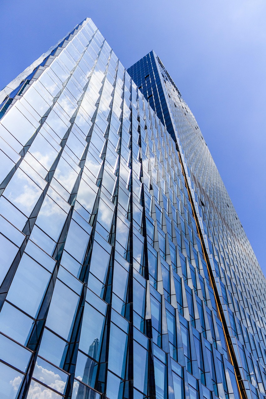 gebäude, hohe gebäude, himmel, natur, wolkenkratzer, architektur, hoch, stadt, blauer himmel, urban, turm, konstruktion, büro, blau, außen, innenstadt, finanziell, unternehmen, straße, anwesen, reflexion, struktur, stadtbild, groß, bezirk, glas