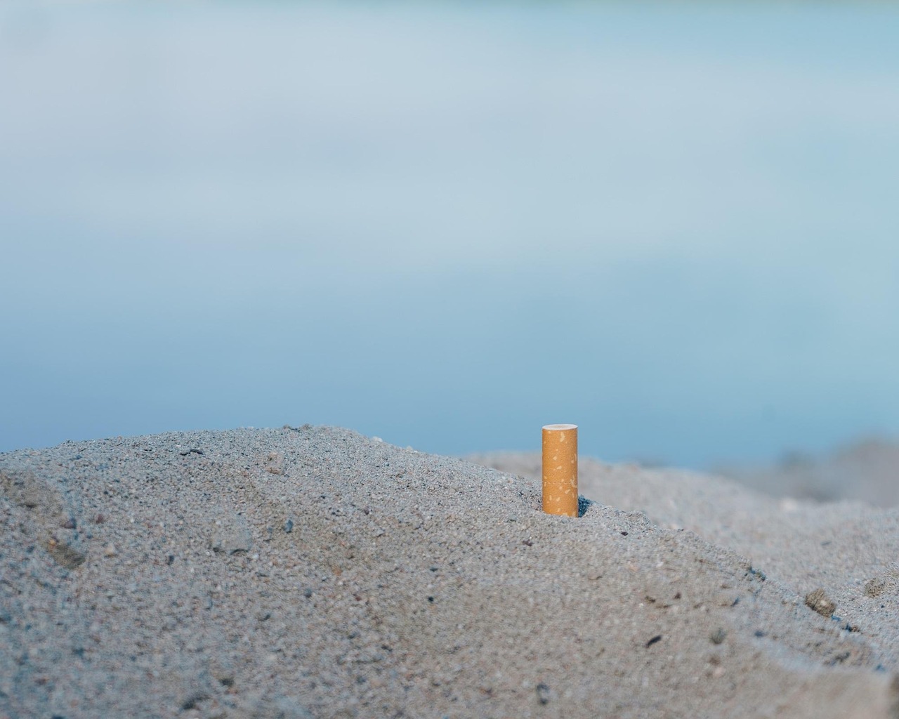 cigarette, beach, garbage, ash, marlboro, lundm, sand, waste, nature, rest, paper, disposal, old, environmental protection, recycling, environment, bio, waste bins