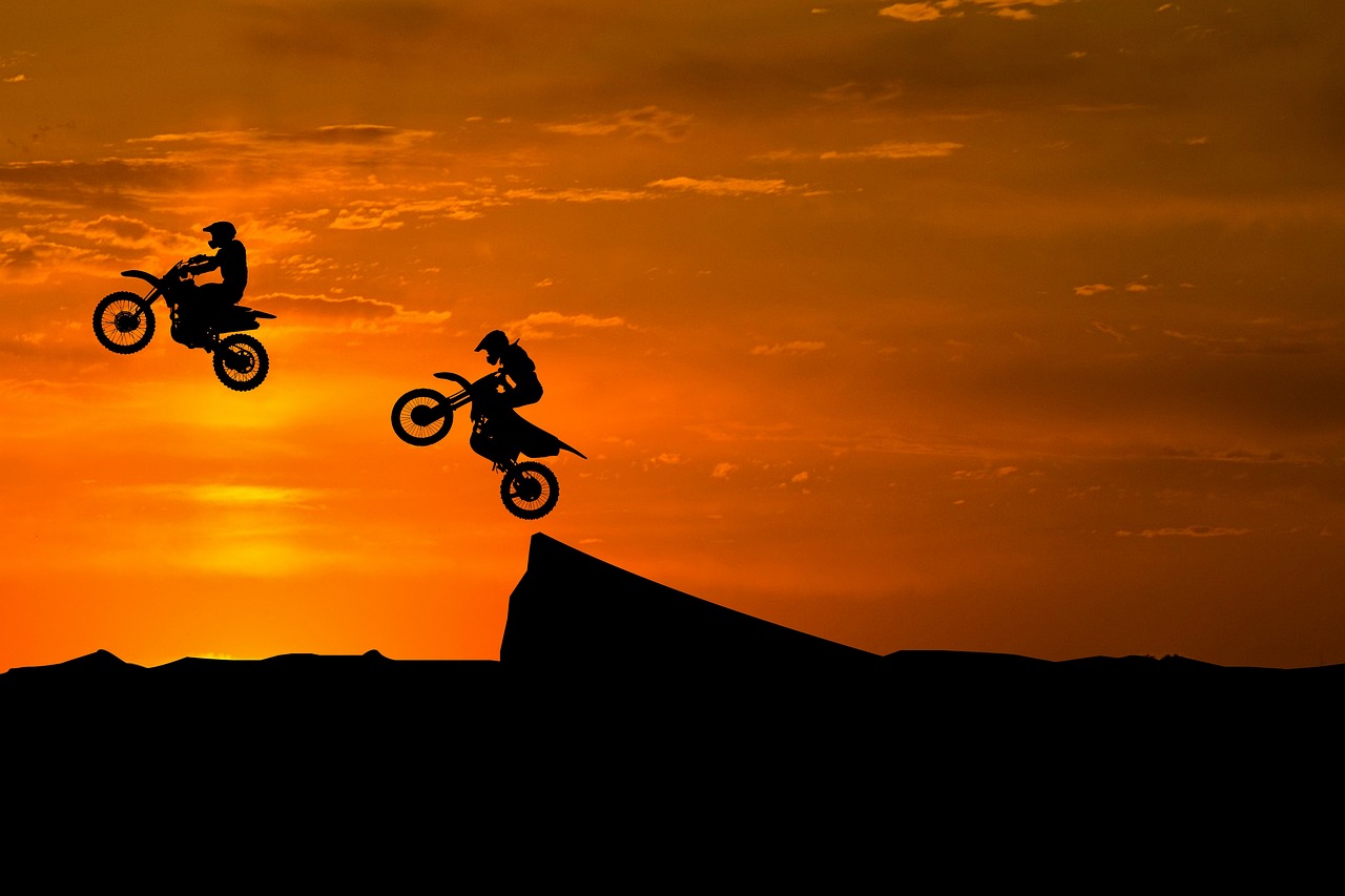 gün batımı, siluet, bisiklet, gökyüzü, macera, kir bisikleti, dirt bike, motosiklet, sürmek, binme, afrika, safari, dahili iletişim araçları shift, kenya, gündoğumu, motor sporları, bisikletçiler, bisikletler, motorcu çift, 2, birlikte sürme, spor dalları, yükseklikler, aşırı, atlet, hareket, aktif, yaşam tarzı, dağ, erkek, hız, yaz mevsimi, egzersiz yapmak, çevrim, yarış, tepe, yetişkin, yokuş aşağı, eğlence, izlemek, genç, yeniden yaratma, bisiklet sürmek, adam, dış mekan, eylem, iz, manzara, teçhizat, doğa, aşk, hobi, aktivite, sanat, photoshop, siluet sanatı, korku veren, serin, yolculuk, doğa yürüyüşü, seyahat, turizm, doğal, gezgin, insanlar, kişi, uzun yürüyüşe çıkan kimse, çevre, fotoğrafçılık, biniciler, offroad, off road, beceri, becerileri, cesaret etmek, akşam, kahverengi aşk, kahverengi seyahat, kahverengi egzersiz, brown road, kahverengi sanat, kahverengi dağ, kahverengi sunrise, kahverengi spor, kahverengi fotoğraf, kahverengi bisiklet, kahverengi eğlenceli, kahverengi birlikte