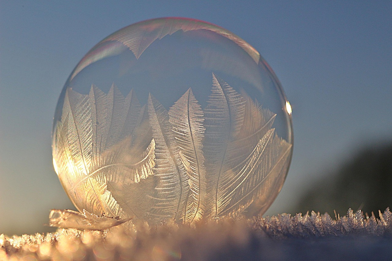 soap bubble, frost bubble, ice crystal, winter, frost, ice crystals, frozen soap bubble, frozen, nature, snow, bullet, cold, frost ball, frosted soap bubble, ice bubble, ice cream, bubble, wintry, freeze, frozen bubble