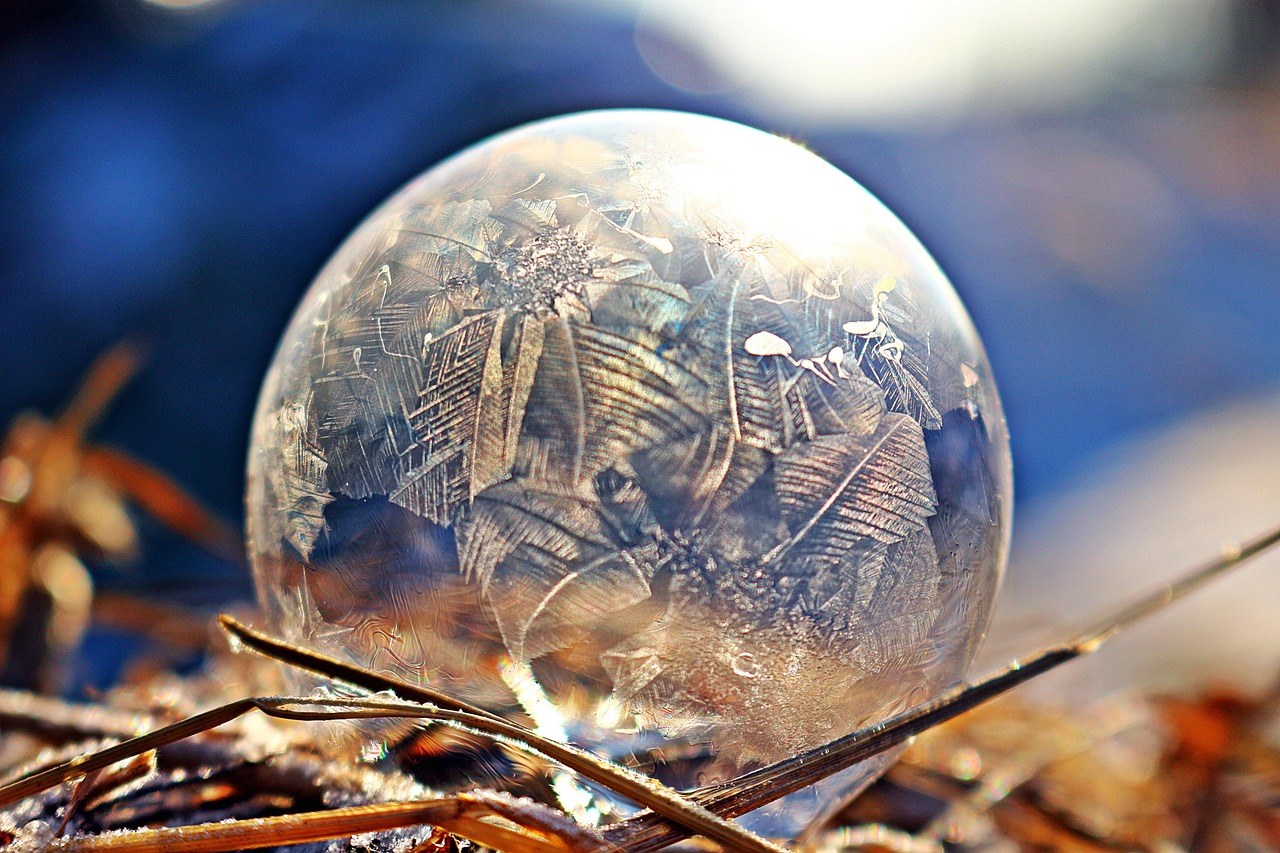 soap bubble, ice bubble, frost bubble, frozen bubble, ice crystal, winter, ice crystals, frozen soap bubble, frozen, cold, frost, bullet, frost ball, snow, frosted soap bubble, bubble, freeze, nature, ice cream, template, ice ball, structure