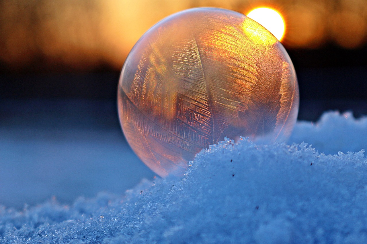 soap bubble, ice crystal, ice bubble, frost ball, frozen bubble, frost bubble, frozen, bullet, winter, afterglow, nature, snow, frozen soap bubble, frozen ice crystals, cold, frost, bubble, freeze, frosted soap bubble, ice cream, ice ball, structure, template, crystals