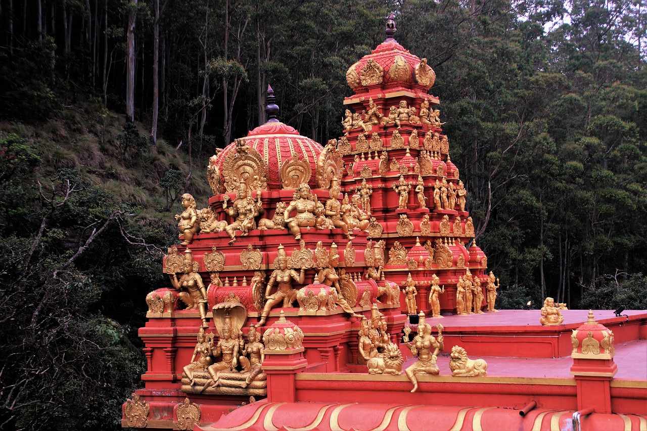temple, indisk, religion, spiritualitet, skulptur, kultur, rejse, forgyldt, ferie, tal, dekorative, tro, natur, tårn, monumenter, bygning, arkitektur, rød, skov, tropisk, eksotisme, den stil af landet, sri lanka, gamle, monument, kunstneriske, stuktura, natur, stykke