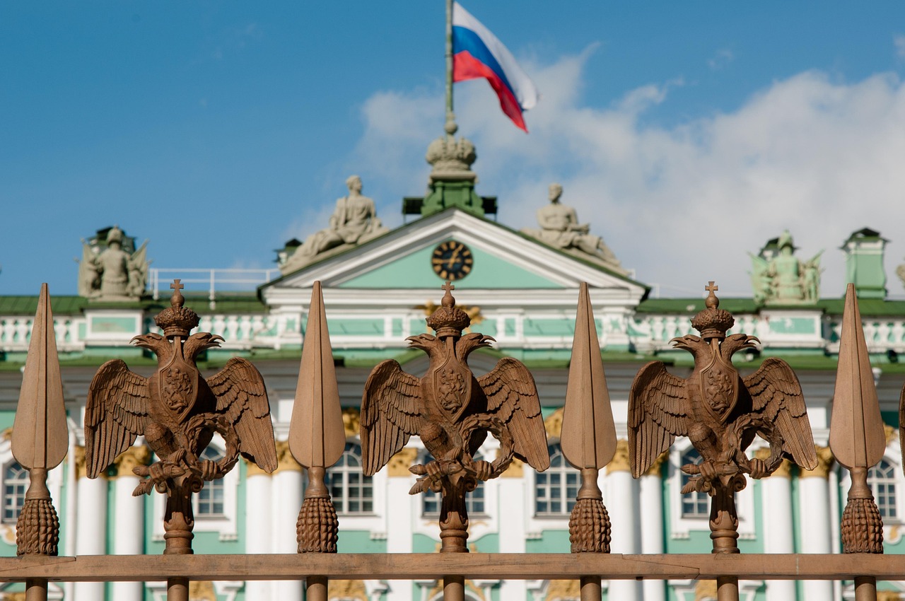 архитектура, путешествовать, старый, мегаполис, туризм, скульптура, дворец, памятник архитектуры, исторический, культура, знаменитый, россия, история, достопримечательность, памятник, достопримечательности, город, историческая, здание, зимний дворец, орел, дворцовая площадь, санкт-петербург, классический, старый город, историческая архитектура, путешествие, фасад, красивые здания, герб, путешествия, столп, александрийский, колонна, государство, российский герб, герб россии, ковка, флаг россии, nikon, d300s, прогулка, фотоаппарат, бронза, скульптуры, элемент, флаг россии, флаг россии, флаг россии, флаг россии, флаг россии