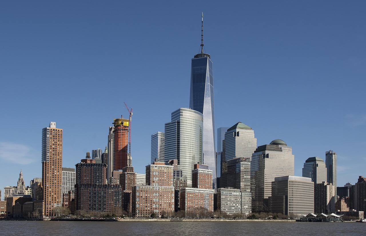 drapacz chmur, architektura, miasto, sylwetka na tle nieba, pejzaż miejski, nyc, nowy jork, manhattan, handel światowy, miejski, biznes, śródmieście, wieża, nowoczesny, zewnętrzny, krajobraz, panoramę miasta, ulica, dzielnica, element krajobrazu, metropolia, scena, podróż, hudson river, rzeka, doki, niebieska rzeka, błękitna ulica