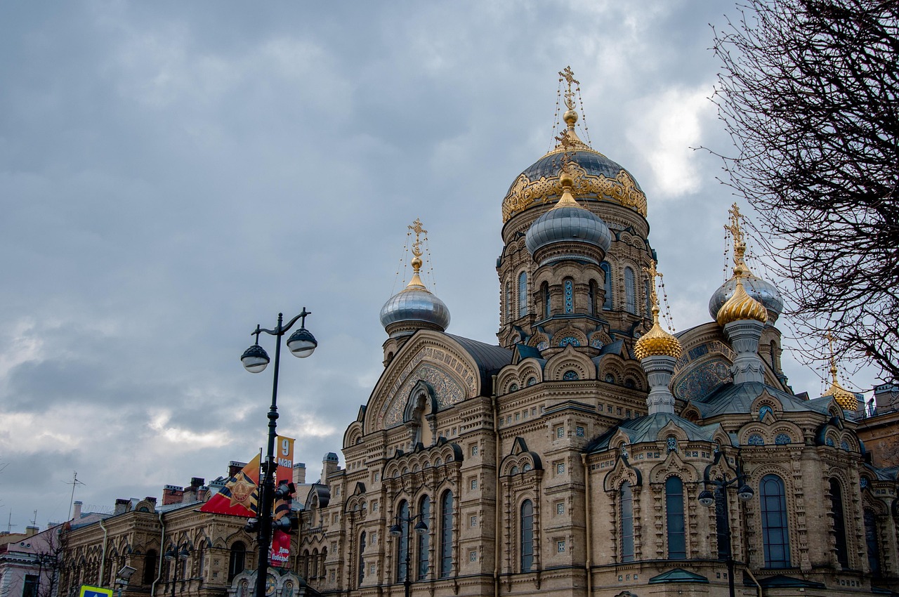 архитектура, стар, църква, пътуване, метрополия, сграда, небе, cathedral, религия, купол, туризъм, известен, древен, фасада, кула, monument, исторически, град, temple, културата, оптина пустини, двора, манастир, красив храм, русия, православие, християнството, история, гледка, православна църква, faith, религиозен, облаци, златен купол, красиви храмове, златни куполи, молитва, купол на катедралата, природата, кръстове, пролет, православен, православната църква, камбанария