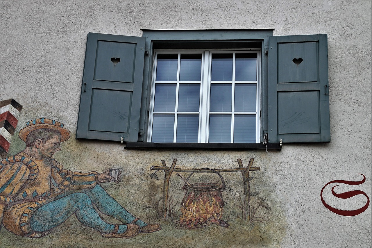 gammelt vindue, vindueskarmen, skodder, gamle huse, gammel bygning, natur, den stil af landet, struktur, højde, old town, ornamenter, væg, monument, udseende, gamle bygninger, arkitektur, lejemål, facade, mønster, gamle vinduer, kalkmalerier, historisk, uden for
