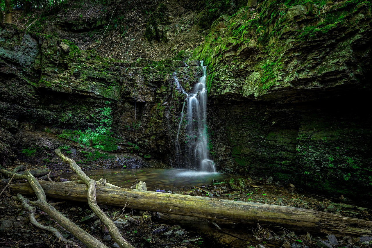 wasserfall, wasser, langzeitbelichtung, wasserfälle, landschaft, natur, wasserfallweg, fluss, bach, wald, gewässer, wasserfall wasser, grün, fälle, kleiner wasserfall, wasserschleier, wasserstrom, mystisch, urach