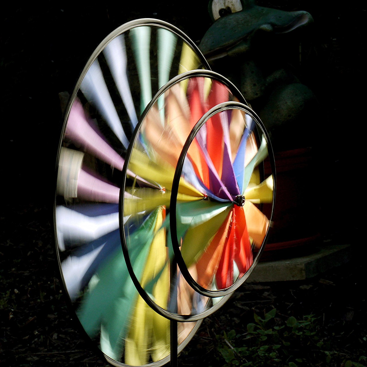 windspiel, rotation, gegenläufig, garten, dekoration, farbtupfer, leuchtend, wind, gartenschmuck, gartendekoration, gartendeko, drehung