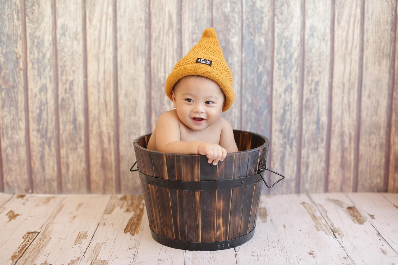baby, fun, shy, hat, wood box, brown fun, brown box, shy, shy, shy, shy, shy