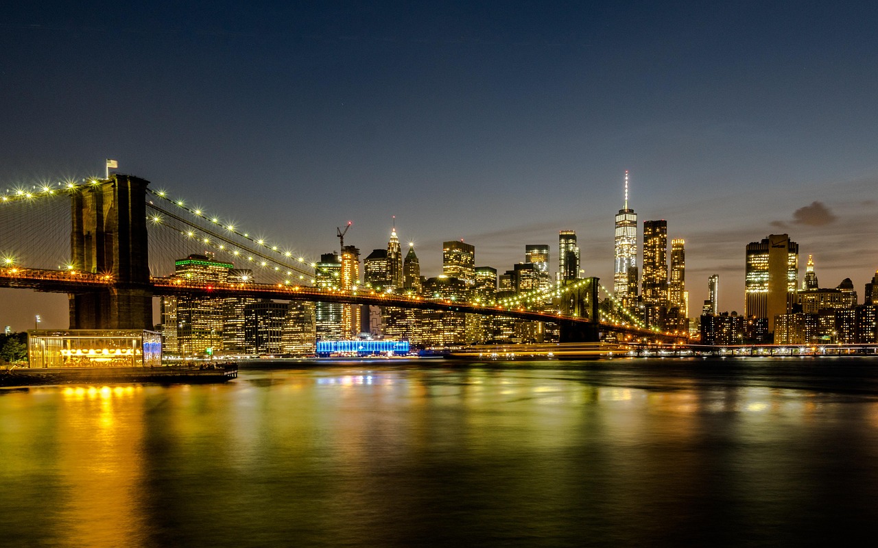 new york, brooklyn, brücke, architektur, manhattan, skyline, fluss, wahrzeichen, wolkenkratzer, wasser, nacht, natur, nyc, beleuchtung, metropole, städtischen, historischen, amerika, gebäude, lichter, stadt, sonnenuntergang, abenddämmerung