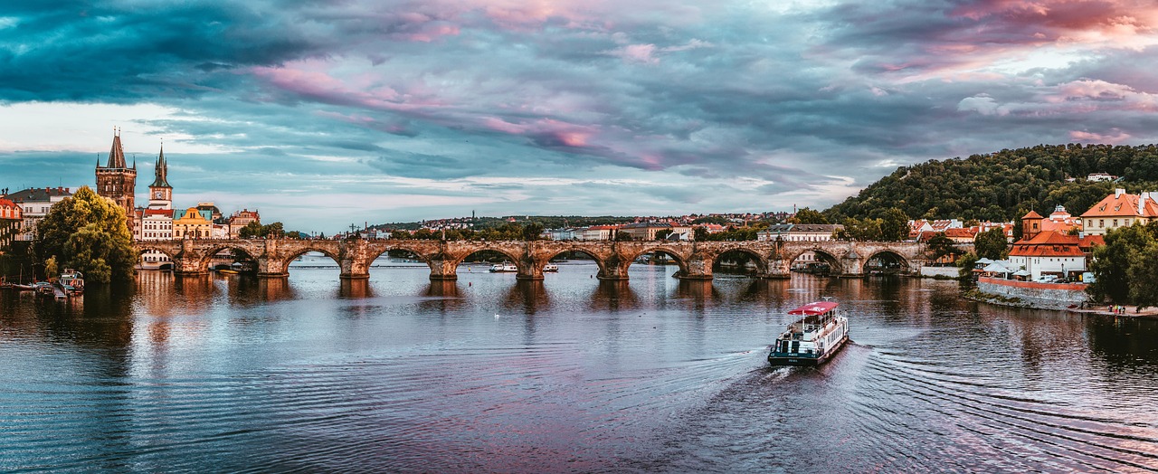 prag, tschechien, sonnenuntergang, kostenloser hintergrund, stadt, schöne tapete, karlsbrücke, moldau, 4k-hintergrundbild, naturtapete, hintergrundbild in hd, fluss, laptop-hintergrundbild, natur hintergrund, desktop-hintergründe, windows wallpaper, wasser, schöne natur, boot, hd-hintergrund, kostenlose tapete, schön, abendstimmung, architektur, abenddämmerung, 4k-hintergrundbild 1920x1080, full-hd-hintergrundbild, skyline, natur, stadtbild, coole hintergründe, hintergrundbild 4k, wahrzeichen, wallpaper, mac-hintergrundbild, hintergrund, panorama